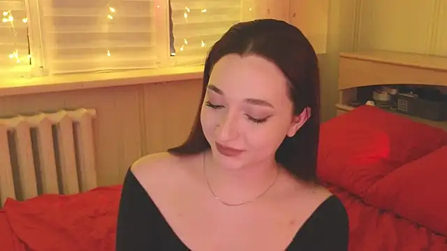 Snapshot of YasmineWest chatting on 02-16-25, 01:05 YasmineWest online show from 02-16-25, 01:05