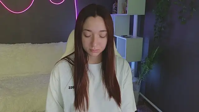 Snapshot of YasmineWest chatting on 10-01-25, 01:22 YasmineWest online show from 10-01-25, 01:22