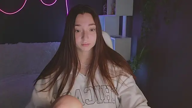 Snapshot of YasmineWest chatting on 10-02-25, 01:23 YasmineWest online show from 10-02-25, 01:23