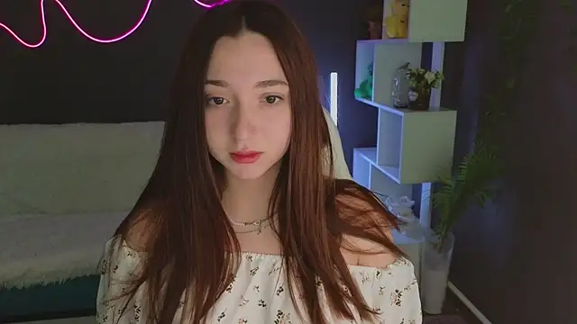 Snapshot of YasmineWest chatting on 10-12-25, 01:37 YasmineWest online show from 10-12-25, 01:37