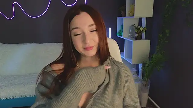 Snapshot of YasmineWest chatting on 10-16-25, 07:31 YasmineWest online show from 10-16-25, 07:31