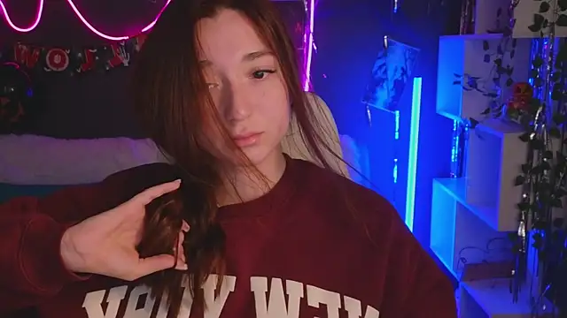 Snapshot of YasmineWest chatting on 10-28-25, 01:53 YasmineWest online show from 10-28-25, 01:53