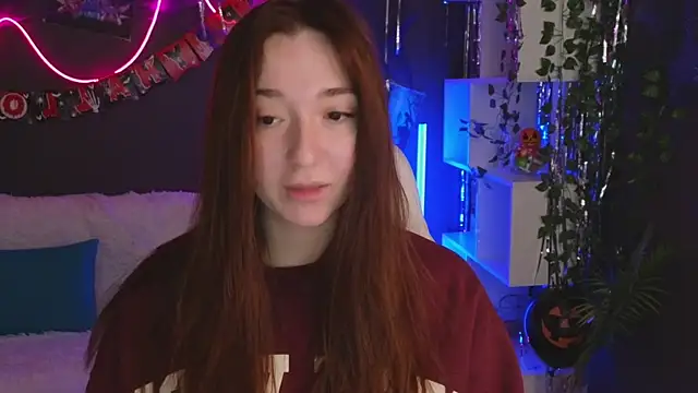 Snapshot of YasmineWest chatting on 10-29-25, 02:25 YasmineWest online show from 10-29-25, 02:25