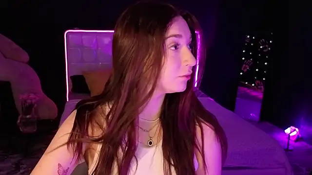 Snapshot of YasmineWest chatting on 11-25-25, 09:09 YasmineWest online show from 11-25-25, 09:09