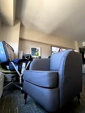 fatfabulous1981 online show from 10-19-25, 06:19