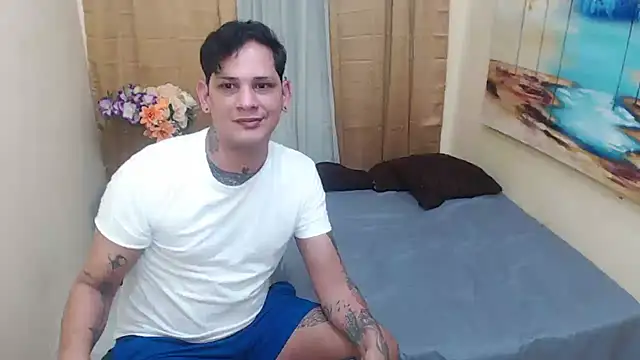 Snapshot of two_monstercock chatting on 11-03-25, 06:31 two monstercock online show from 11-03-25, 06:31