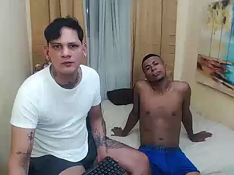 Snapshot of two_monstercock chatting on 11-19-25, 09:04 two monstercock online show from 11-19-25, 09:04