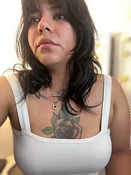 JulianaCastillo online show from 12-29-24, 04:48