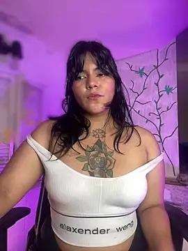 JulianaCastillo online show from 01-19-25, 02:06