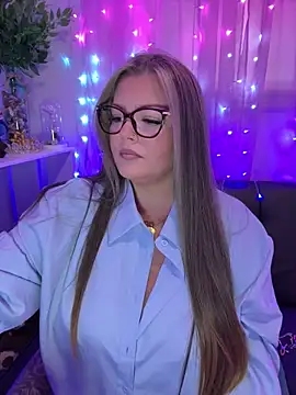 Snapshot of KikiBBW chatting on 11-04-25, 03:33 KikiBBW online show from 11-04-25, 03:33