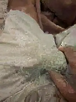 Snapshot of Lion323221 chatting on 02-18-26, 01:01 Lion323221 online show from 02-18-26, 01:01