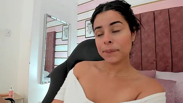 emma castilloo online show from 01-19-25, 07:26