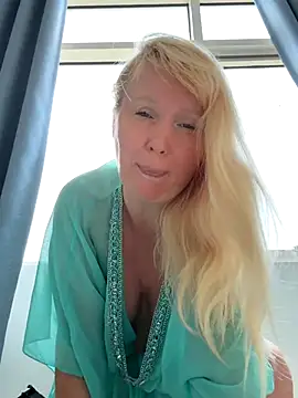 EmmaInLove23 online show from 10-21-25, 02:01