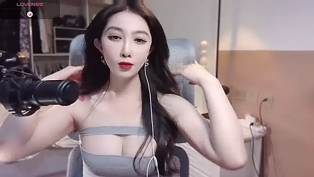 Snapshot of vyizh- chatting on 02-20-25, 05:44 vyizh- online show from 02-20-25, 05:44