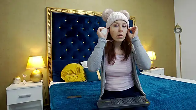 HaileyMoonn online show from 12-17-24, 04:34