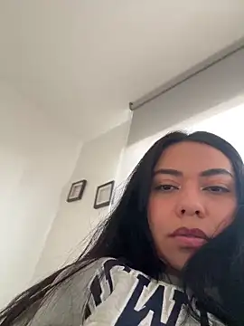 Snapshot of PetitLumiere chatting on 02-07-25, 01:01 PetitLumiere online show from 02-07-25, 01:01