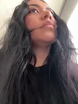 Snapshot of PetitLumiere chatting on 02-08-25, 01:11 PetitLumiere online show from 02-08-25, 01:11