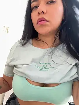 Snapshot of PetitLumiere chatting on 02-12-25, 01:59 PetitLumiere online show from 02-12-25, 01:59