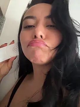 Snapshot of PetitLumiere chatting on 02-17-25, 08:58 PetitLumiere online show from 02-17-25, 08:58