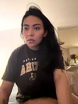 Snapshot of PetitLumiere chatting on 09-30-25, 02:49 PetitLumiere online show from 09-30-25, 02:49