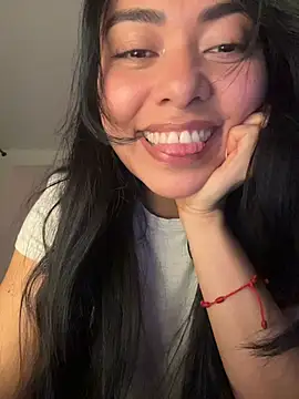 Snapshot of PetitLumiere chatting on 10-10-25, 04:00 PetitLumiere online show from 10-10-25, 04:00