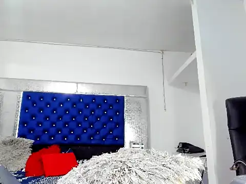 Snapshot of MistressOriana chatting on 12-28-24, 03:37 MistressOriana online show from 12-28-24, 03:37