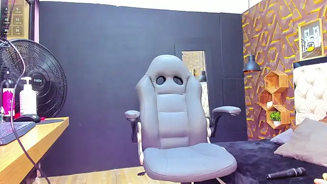 Snapshot of deyy_madissonn chatting on 02-12-25, 07:02 deyy madissonn online show from 02-12-25, 07:02