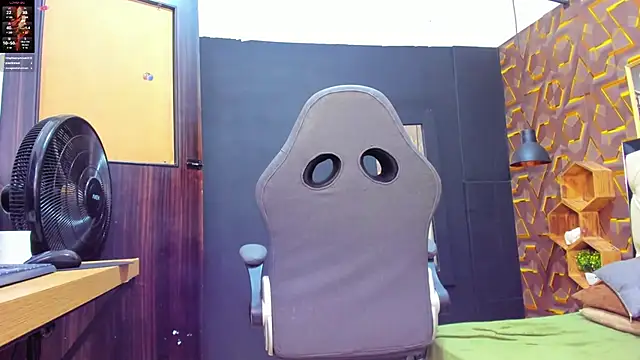 Snapshot of deyy_madissonn chatting on 03-23-25, 03:54 deyy madissonn online show from 03-23-25, 03:54