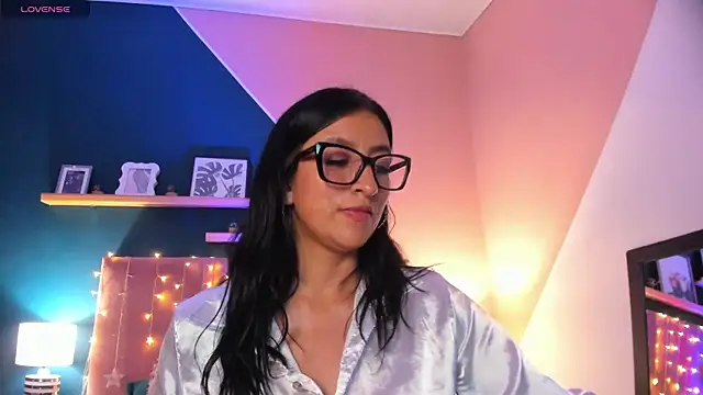 kira moon   online show from 12-12-24, 11:47