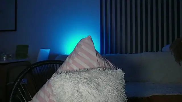 LoveCuteKitty online show from 09-25-25, 08:23