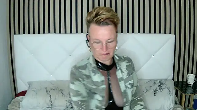 xxNoeliaxx online show from 12-18-24, 11:02