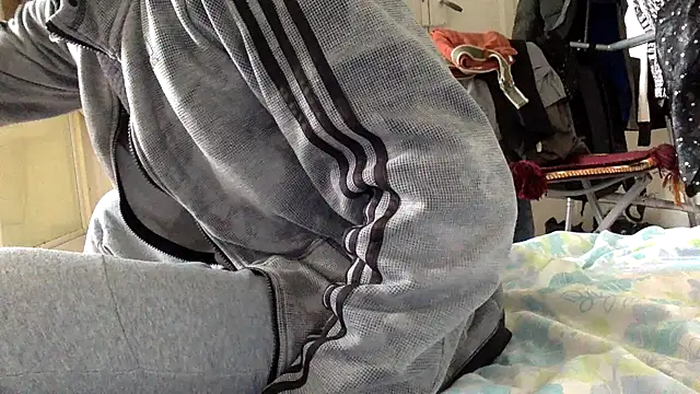 Snapshot of molozeb chatting on 02-24-26, 02:04 molozeb online show from 02-24-26, 02:04