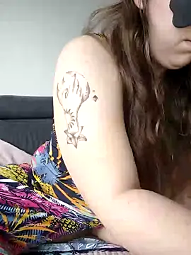 Snapshot of FrancaiseLynne chatting on 01-27-25, 09:44 FrancaiseLynne online show from 01-27-25, 09:44