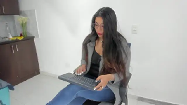 Luna Dumont online show from 01-09-26, 11:24