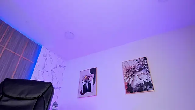 Dollar-girl online show from 12-22-25, 03:31