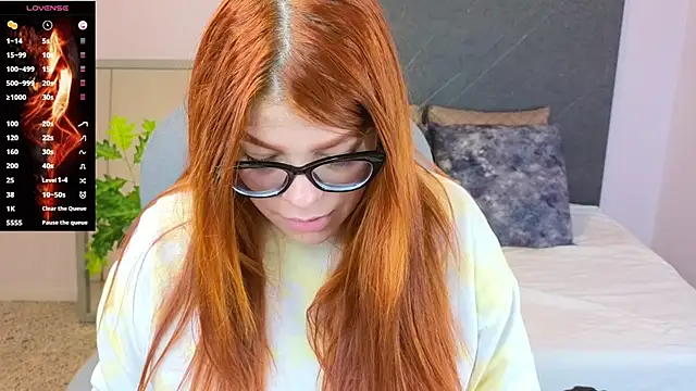 Snapshot of lucie_nicolls chatting on 01-12-25, 01:11 lucie nicolls online show from 01-12-25, 01:11