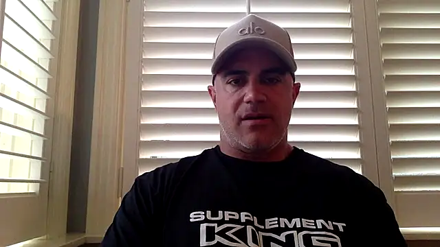 Snapshot of Bad_daddy21 chatting on 09-29-25, 02:44 Bad daddy21 online show from 09-29-25, 02:44