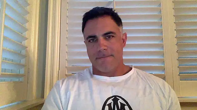 Snapshot of Bad_daddy21 chatting on 10-09-25, 01:42 Bad daddy21 online show from 10-09-25, 01:42