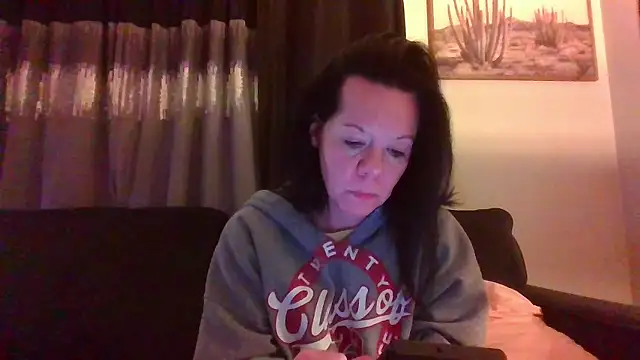 SidneyRaee online show from 12-08-24, 01:35