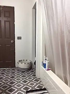 SidneyRaee online show from 10-18-25, 12:17