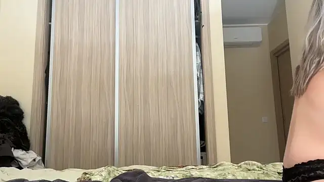 naughtyhollyxxxx online show from 10-08-25, 03:20