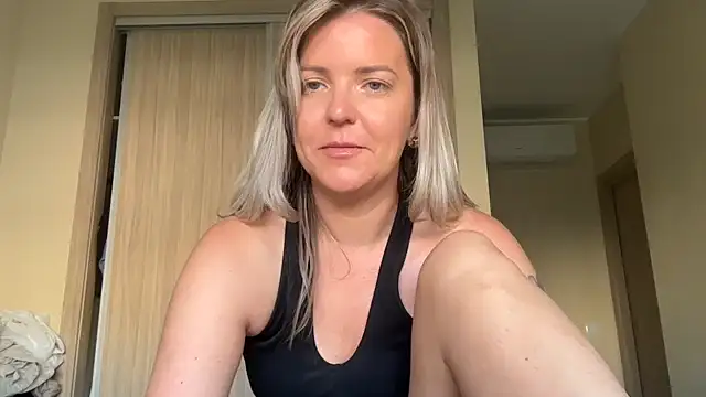 naughtyhollyxxxx online show from 10-10-25, 07:51