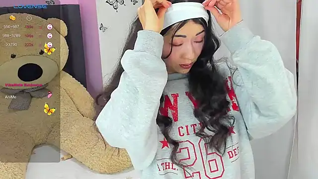 SophiaLiu online show from 01-30-25, 01:11