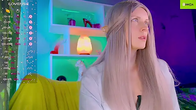 Snapshot of Flash_Summer chatting on 09-13-25, 01:00 Flash Summer online show from 09-13-25, 01:00