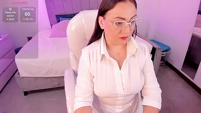 lady nylon  online show from 01-20-25, 12:18