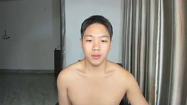 Snapshot of Oliver_Nl chatting on 01-15-25, 04:11 Oliver Nl online show from 01-15-25, 04:11