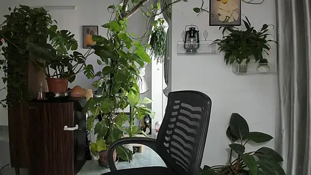 Snapshot of Oliver_Nl chatting on 11-28-25, 04:48 Oliver Nl online show from 11-28-25, 04:48