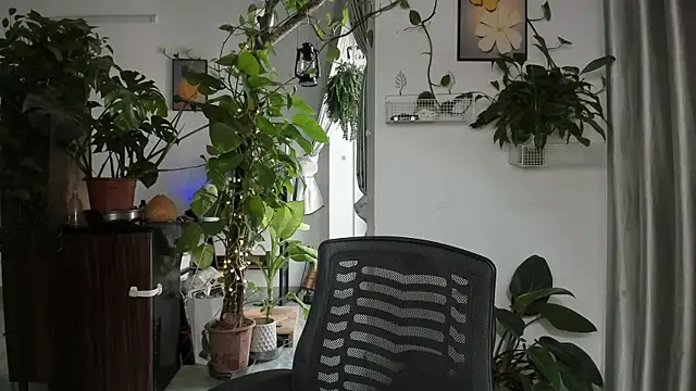 Snapshot of Oliver_Nl chatting on 12-14-25, 05:02 Oliver Nl online show from 12-14-25, 05:02