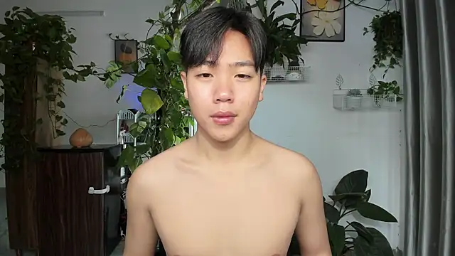 Snapshot of Oliver_Nl chatting on 12-18-25, 04:18 Oliver Nl online show from 12-18-25, 04:18