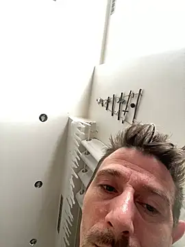 Snapshot of Maxthekid chatting on 12-25-24, 08:40 Maxthekid online show from 12-25-24, 08:40